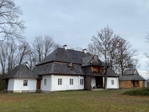 Dwór w Łopusznej po remoncie