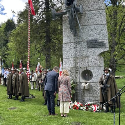 Uroczyste obchody upamiętniające 82. rocznicę rozstrzelania więźniów Palace