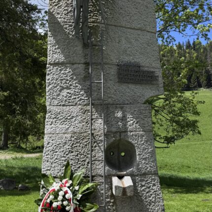 Uroczyste obchody upamiętniające 82. rocznicę rozstrzelania więźniów Palace