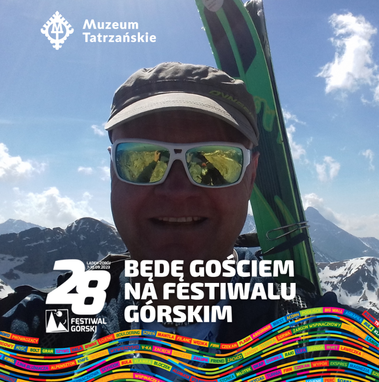 Zdjęcie Wojtka Szatkowskiego z nartami na festiwalu w Lądku Zdroju 28. Festiwal, w tle ośnieżne góry