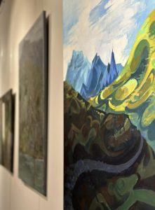 Wernisaż wystawy czasowej ,,Morskie Oko". Na wystawie można oglądać pejzaże przedstawiające Morskie Oko wykonane przez uczniów z Państwowego Liceum Sztuk Plastycznych im. Antoniego Kenara w Zakopanem
