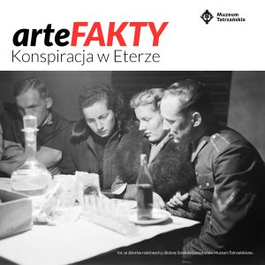 Na górze napis arteFakty Konspiracja w Eterze i logotyp Muzeum Tatrzańskiego, na dole czarno-białe zdjęcie dwie kobiety i dwóch mężczyzn siedzi przy stole