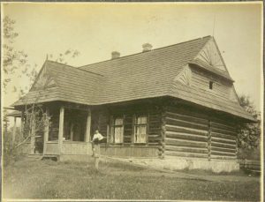 Zdjęcie: August Zamoyski na ganku willi „Forma”, Zakopane, ok. 1918–1919, fotograf nieznany, Muzeum Literatury im. Adama Mickiewicza w Warszawie