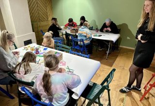 Noc Muzeów z kozicą w tle