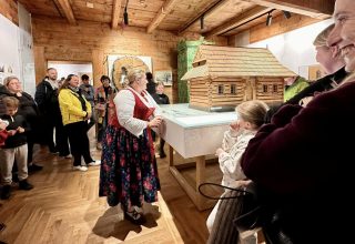 Noc Muzeów z kozicą w tle
