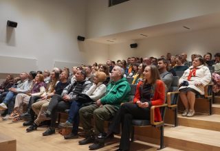 Noc Muzeów z kozicą w tle
