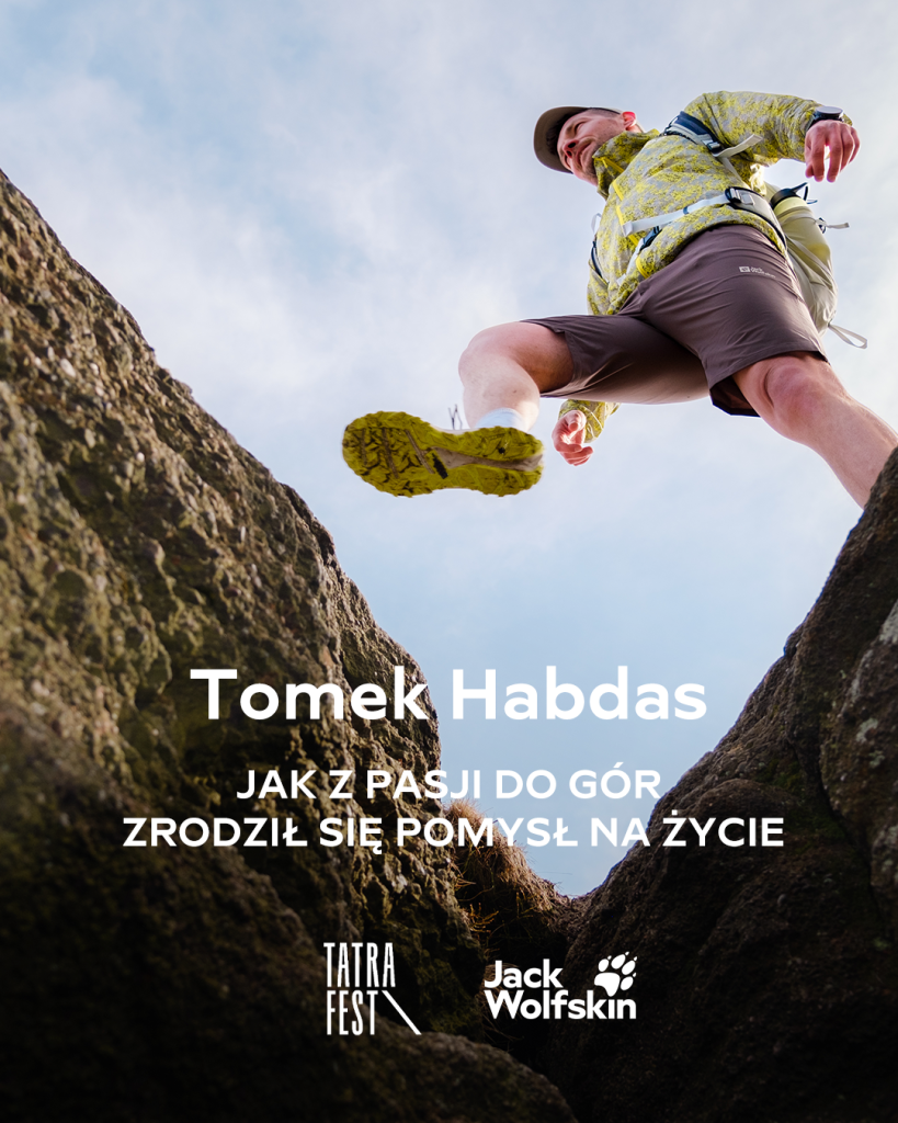 Zdjęcie mężczyzny w górach logotyp Tatra fest, Jack Wolfskin i napis „Jak z pasji do gór Tomaszem Habdasem – zrodził się pomysł na życie”