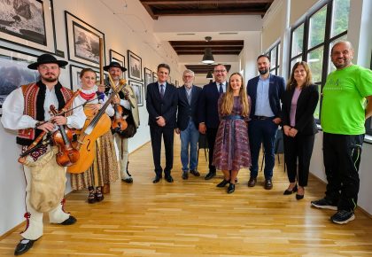 TRZY KOLEJNE WYSTAWY W RAMACH PROJEKTU: NATURA I KULTURA: GÓRY, KTÓRE INSPIRUJĄ