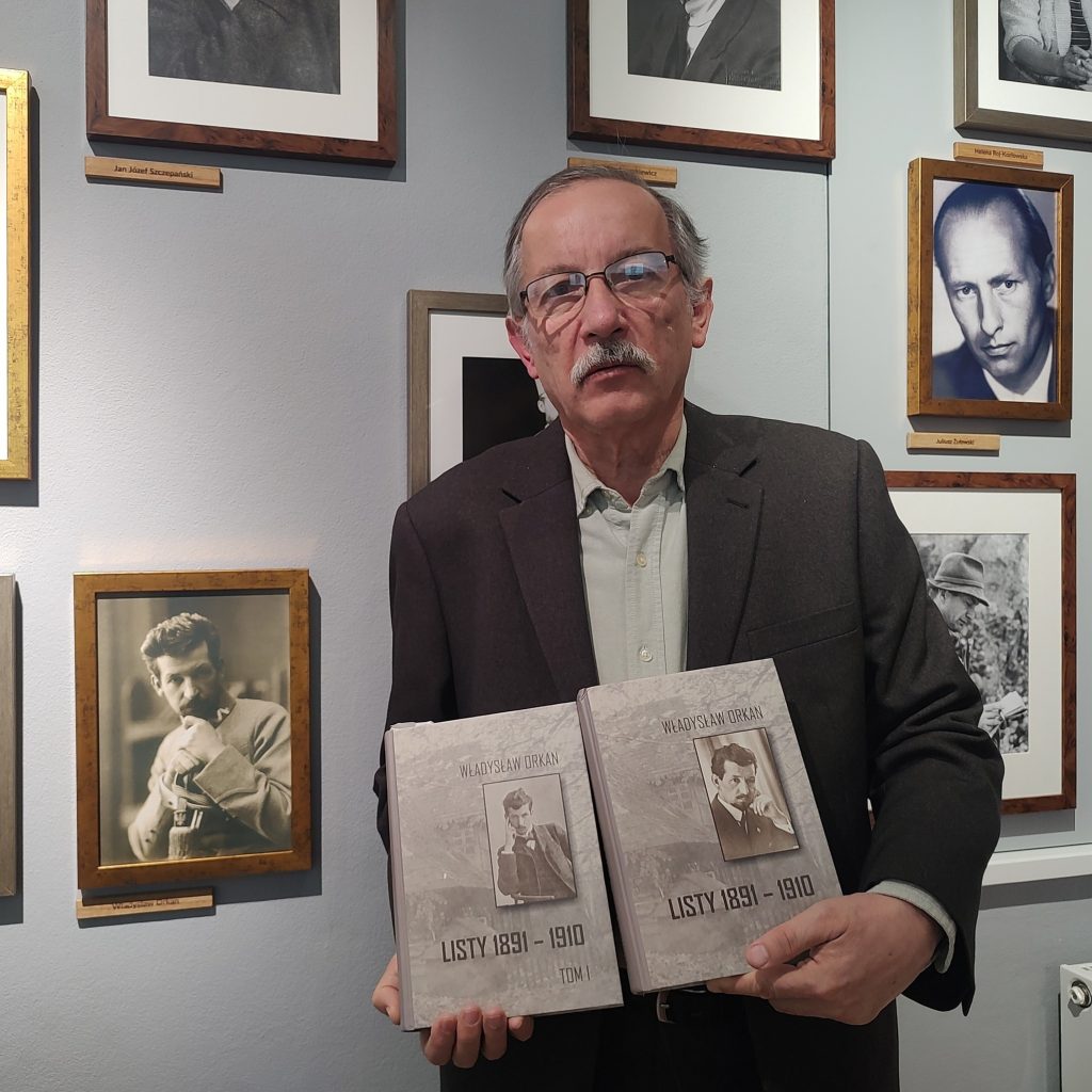 Autor i jego książki z portretem Orkana