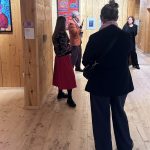 Publiczność oraz fragment wystawy „SpotkajMY się w MT”.